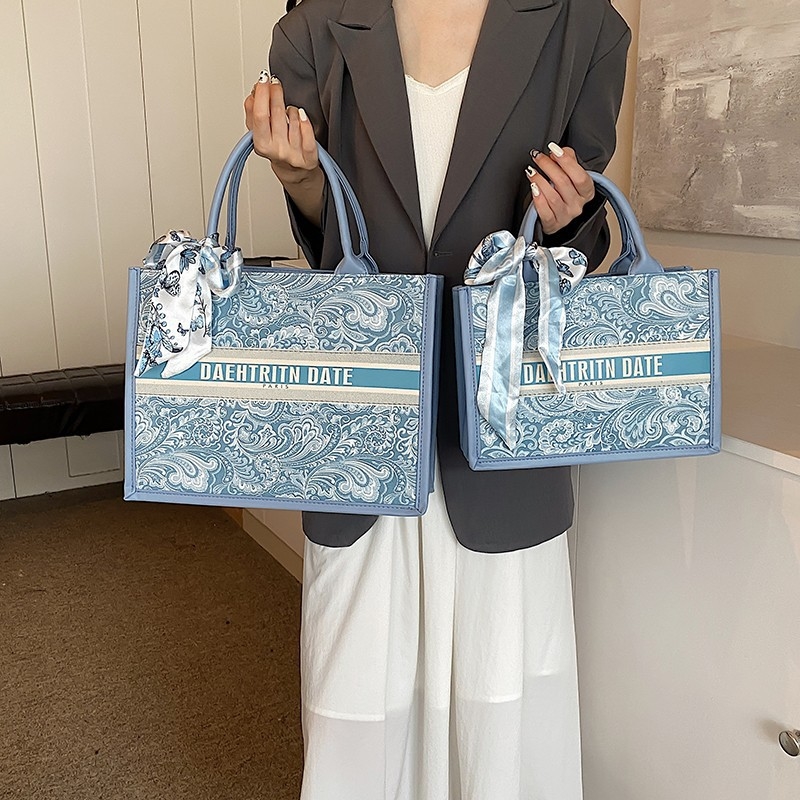 New traditional Chinese style embroidered business tote bag, perfect for going out shopping, versatile cross-body and shoulder bag. Free shipping.