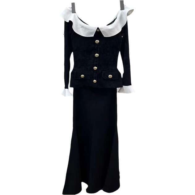 2026 Spring New Designer Elegant Black and White Contrast Single Shoulder k30 Bell shaped Long sleeved Dress