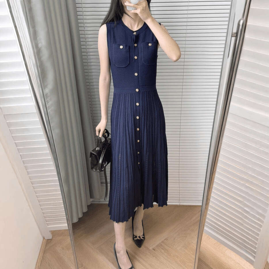 2026 Summer New Designer Elegant Business Casual Single breasted Knitted Sleeveless k30 Women's Long Skirt