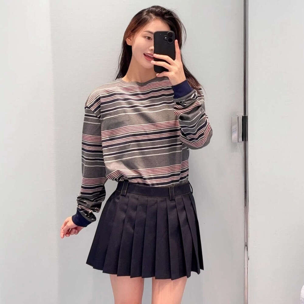 2026 Spring and Autumn new designer loose T-shirt casual versatile g20 retro color block striped round neck long sleeved top
