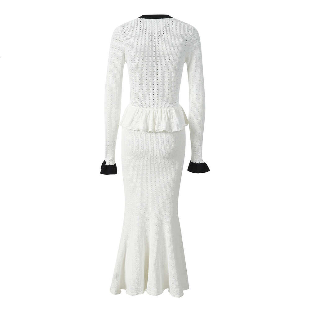 2026 Autumn New Designer Black k30 and White Contrast Elegant Round Neck Single breasted Long sleeved Knitted Women's Dress