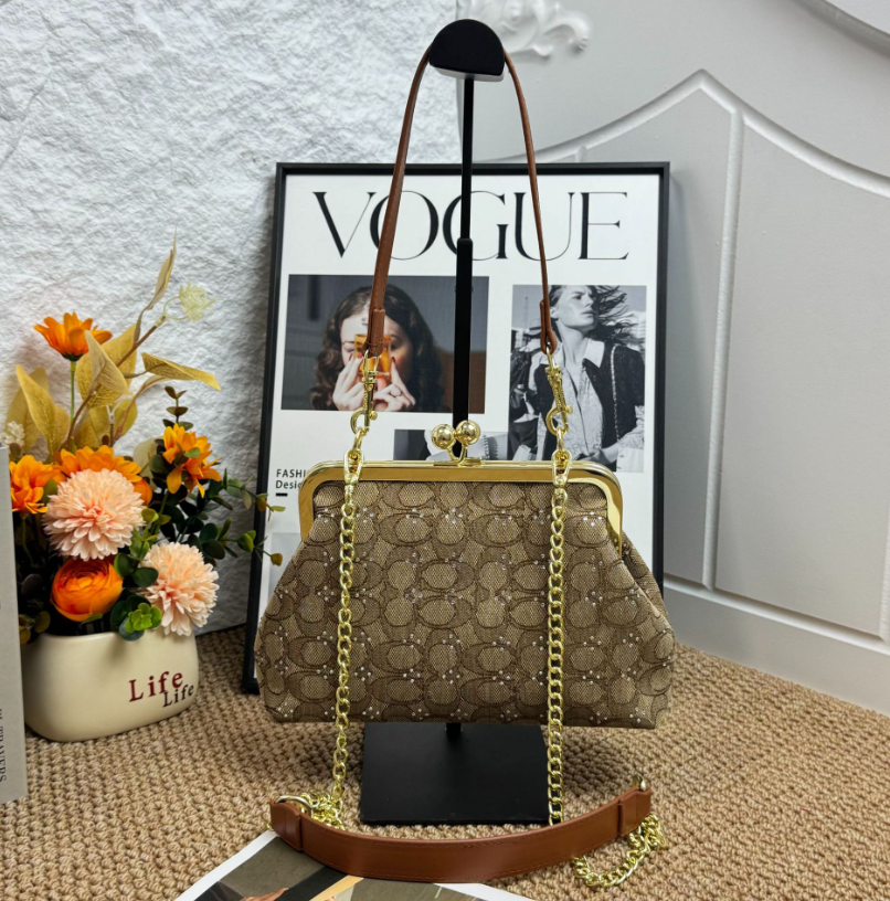 New Shell Bag Chain Bag Canvas Printed Kiss Lock Clip Shoulder Bag Spring Summer New Large capacity totes Shell Bag Retro crossbody bag