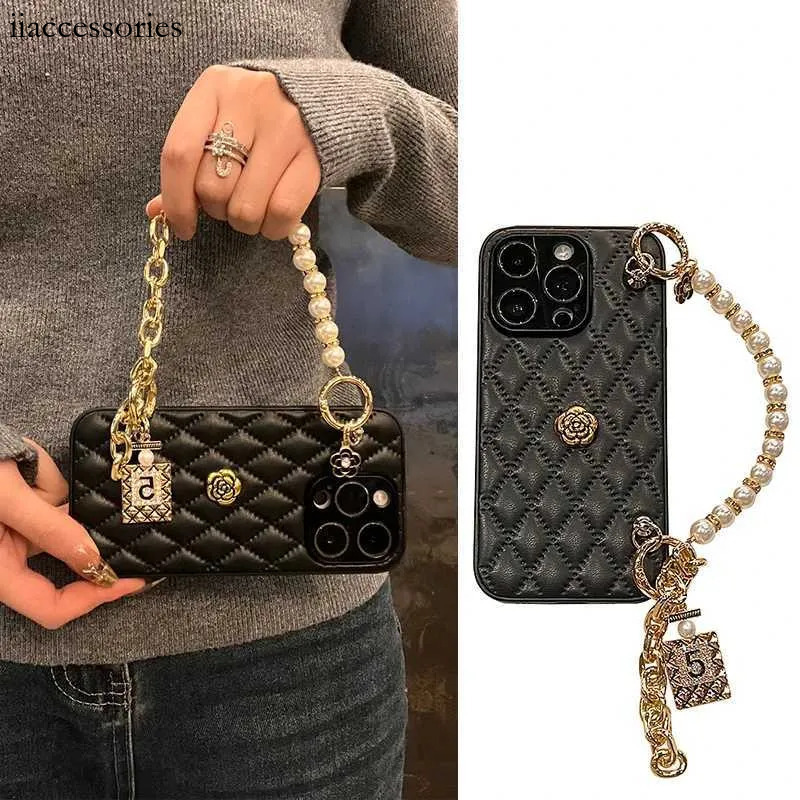 luxury High Quality Luxurious Phone Case 17 16 15 13 11 3D Camellia Cover With Chain For iPhone 16 Pro Max