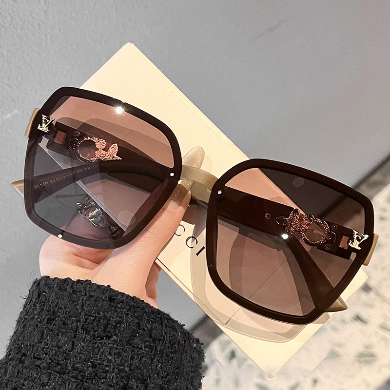 2026 summer hot casual fashion pearl versatile designer sunglasses classic luxury sunshade sunglasses for women