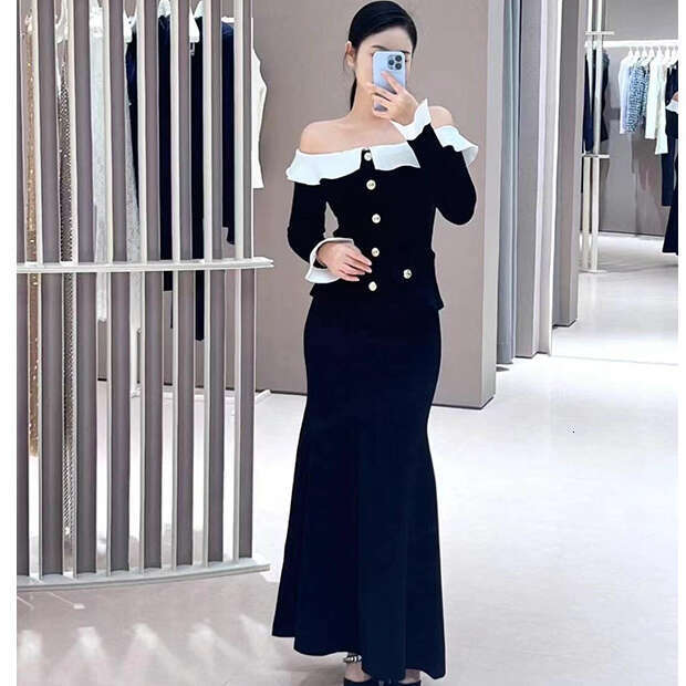 2026 Spring New Designer Elegant Black and White Contrast Single Shoulder k30 Bell shaped Long sleeved Dress