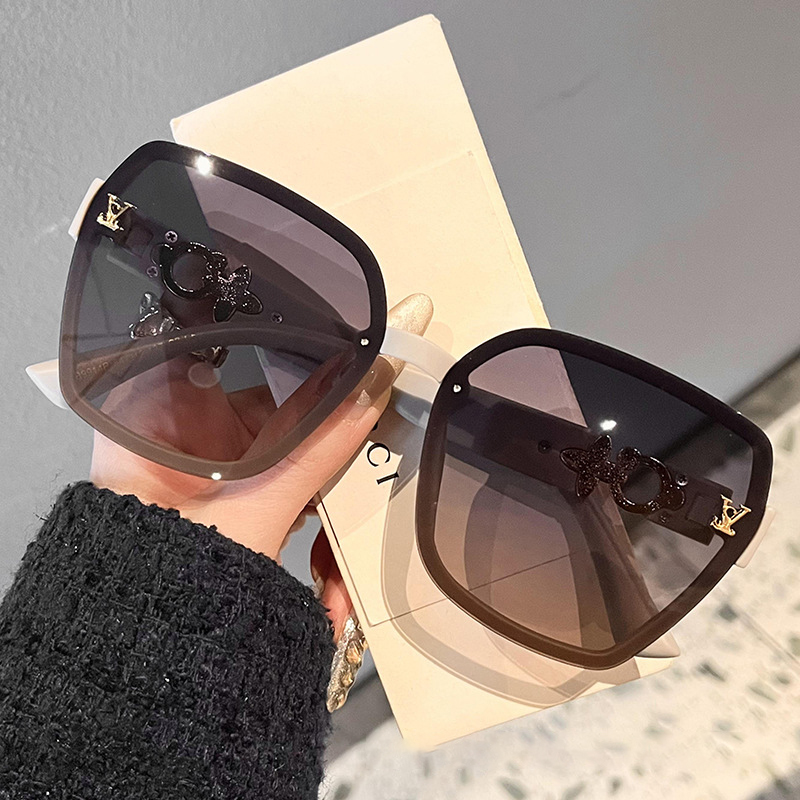 2026 summer hot casual fashion pearl versatile designer sunglasses classic luxury sunshade sunglasses for women