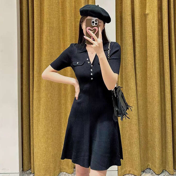 2026 Spring New Designer Women's Elegant V-neck k30 Slim Knitted Short Skirt Small Black Skirt