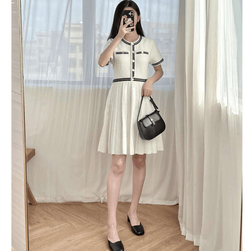 2026 Spring/Summer New Designer French Elegant Slimming Single breasted Knitted s4 Women's Dress