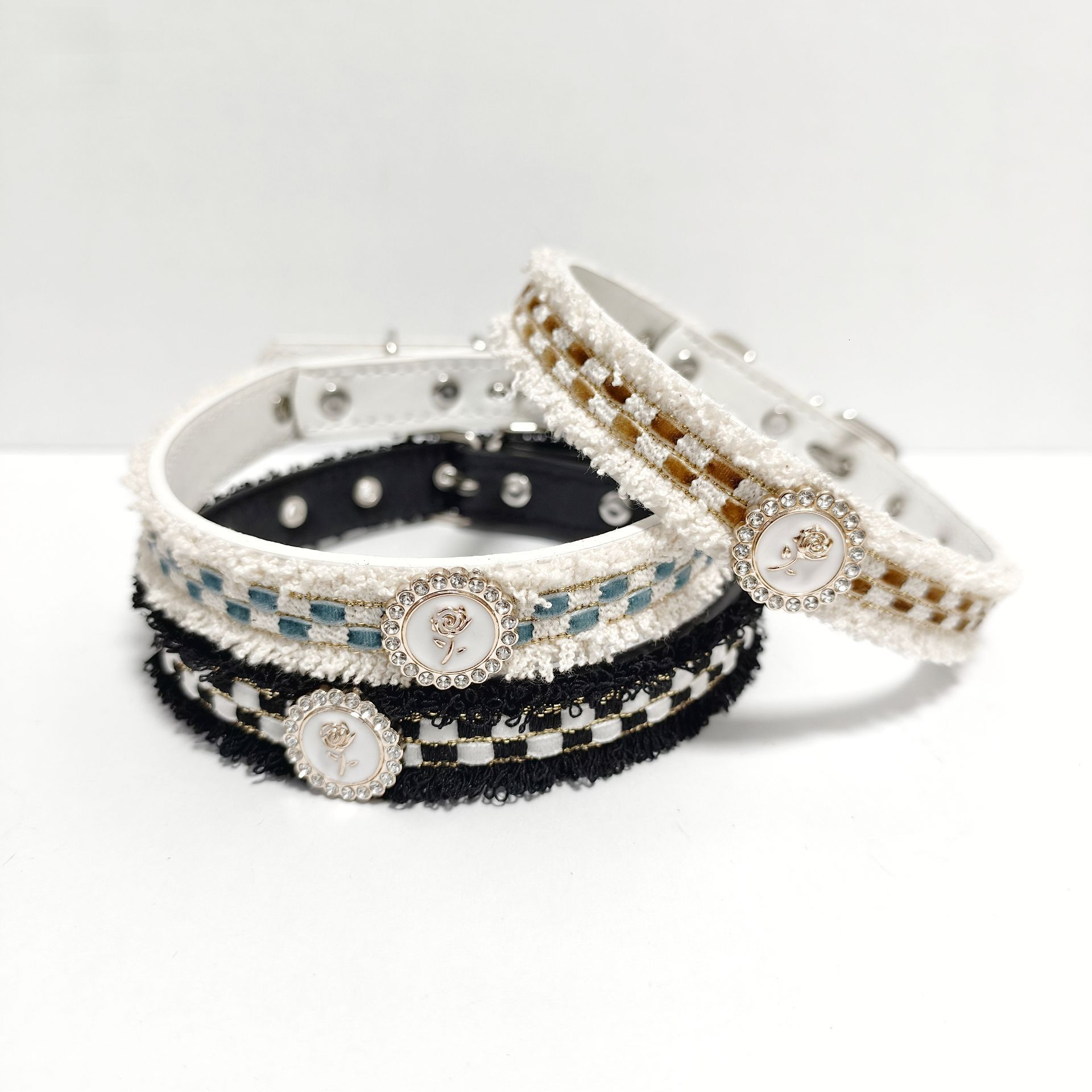 Pet Collar Cute Vintage Checkerboard Pattern Camellia Style Design Comfortable Adjustable Durable For Small Medium Dogs And Cats