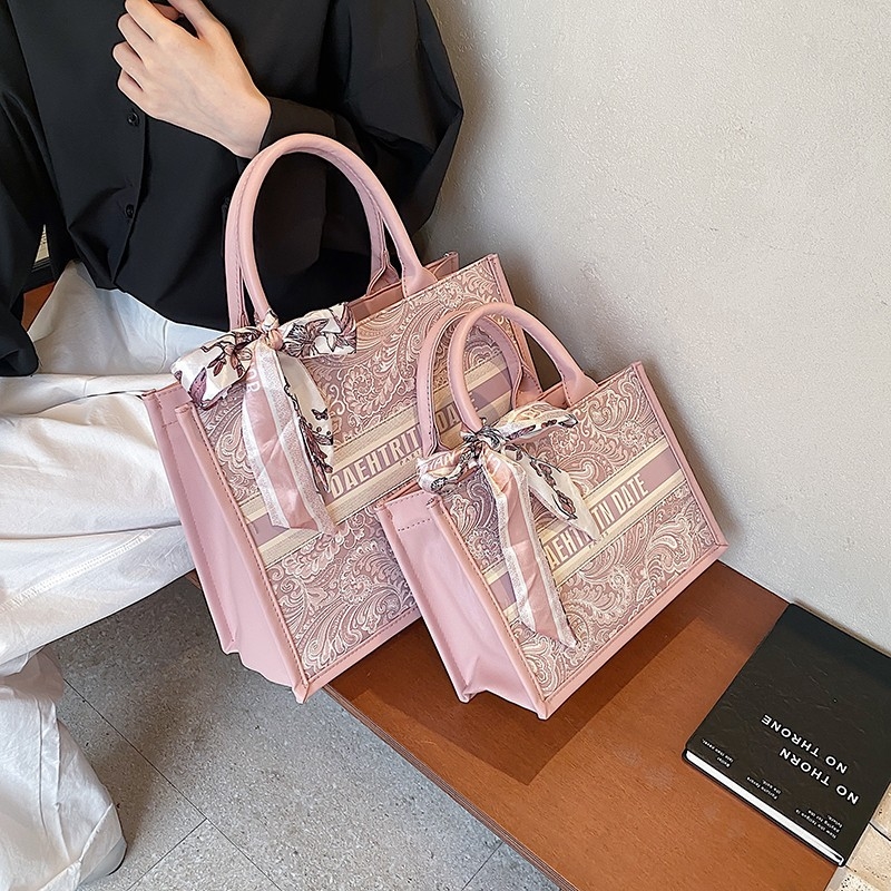 New traditional Chinese style embroidered business tote bag, perfect for going out shopping, versatile cross-body and shoulder bag. Free shipping.