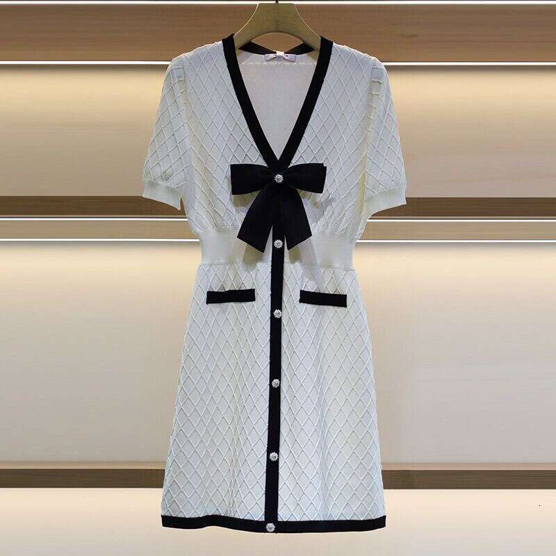 2026 Summer New Designer Elegant V-neck Quilted Bow Single breasted k30 Knitted Dress for Women