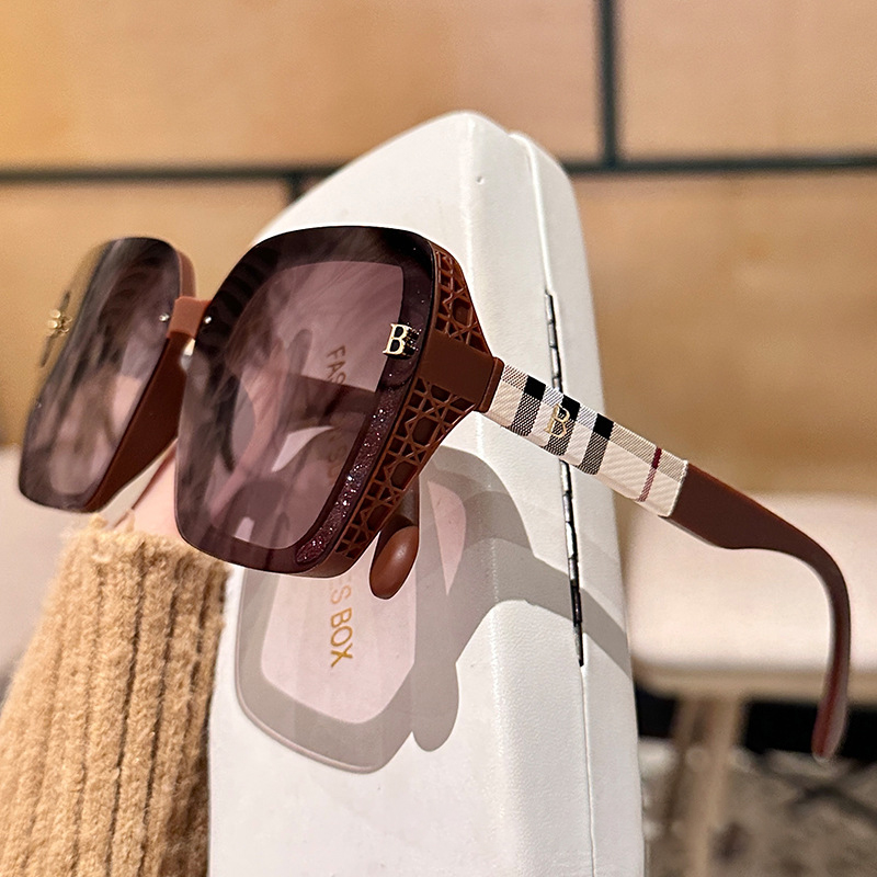 2026 summer hot casual fashion plaid versatile designer sunglasses classic luxury sunshade square sunglasses for women