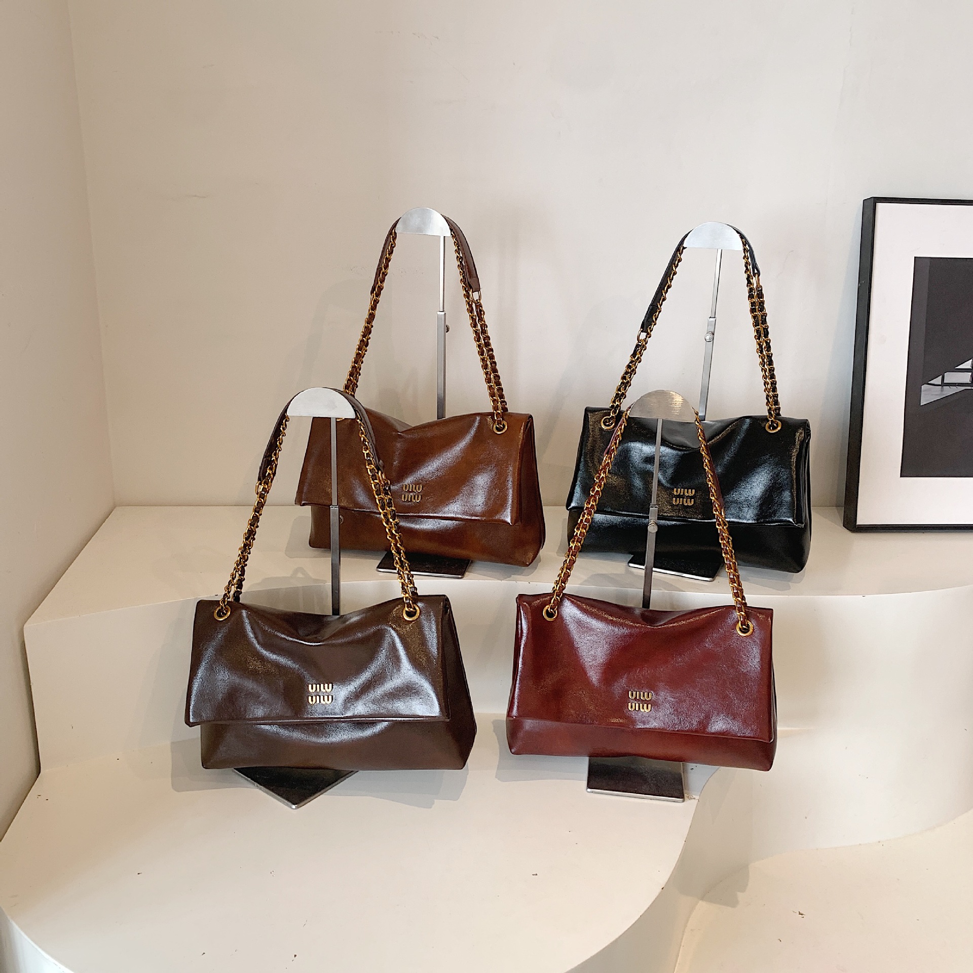 Hot Free shipping designer bags for womens Shoulder bags red black khaki brown Fashionable and versatile commuting chain crossbody bag