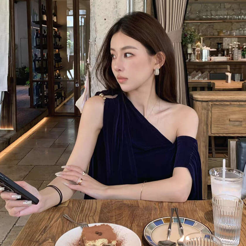 2026 Spring/Summer Designer French Asymmetric s4 Shoulder Design Knitted Ribbon Off Shoulder Sleeveless Women's Top