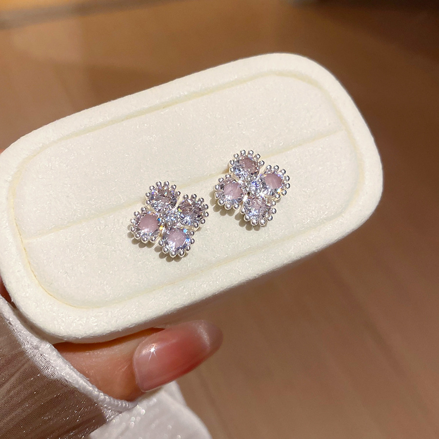 Luxury Zircon silver Clover Earrings, Fashionable Elegant, High-end and Extremely Attractive, Non-Pierced Niche Ear Clips - view 9