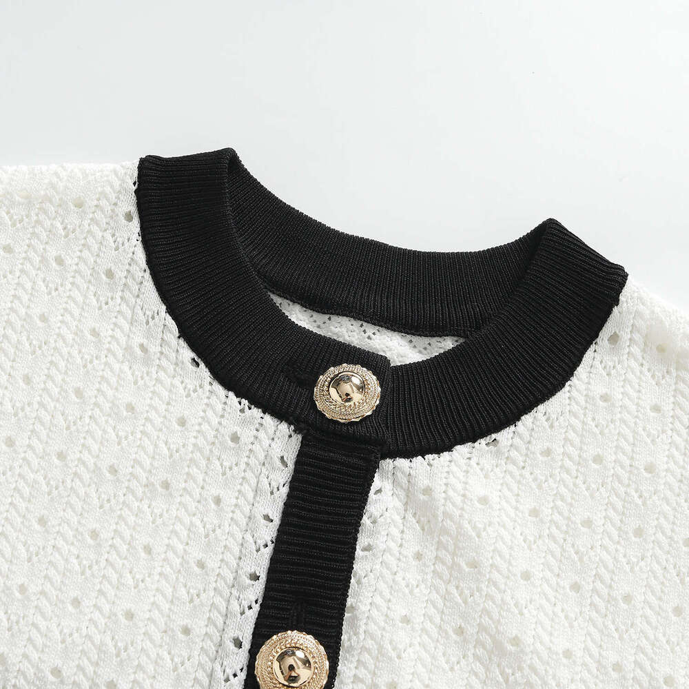 2026 Autumn New Designer Black k30 and White Contrast Elegant Round Neck Single breasted Long sleeved Knitted Women's Dress
