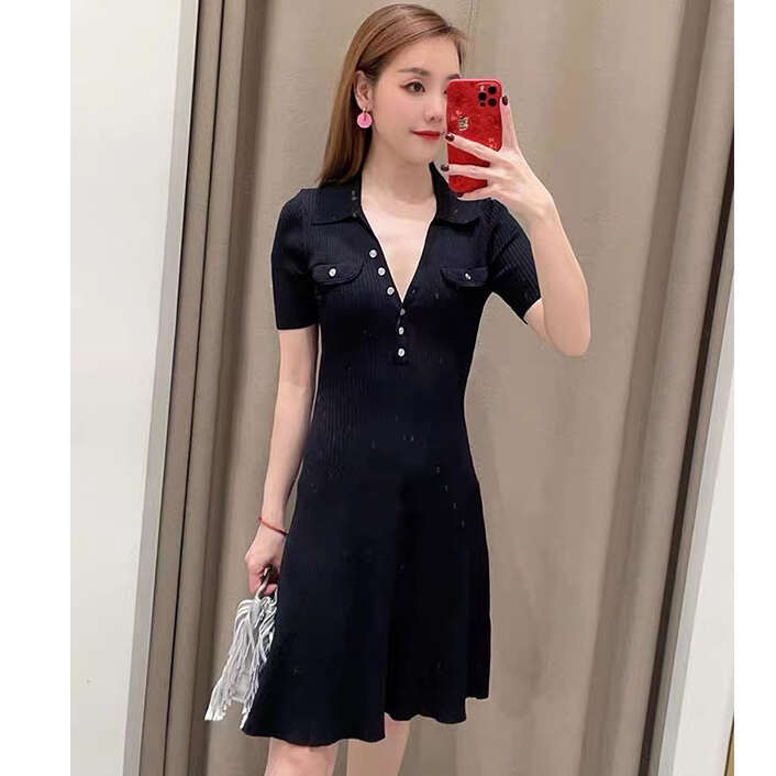 2026 Spring New Designer Women's Elegant V-neck k30 Slim Knitted Short Skirt Small Black Skirt