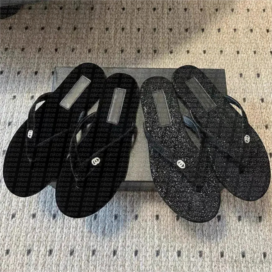 2026 Luxury Designer Womens Slipper Sandals C Shoe CC Slide Summer fashion Wide flat flip-flops classic printed letter sandals CHAN SHOE size 35-42