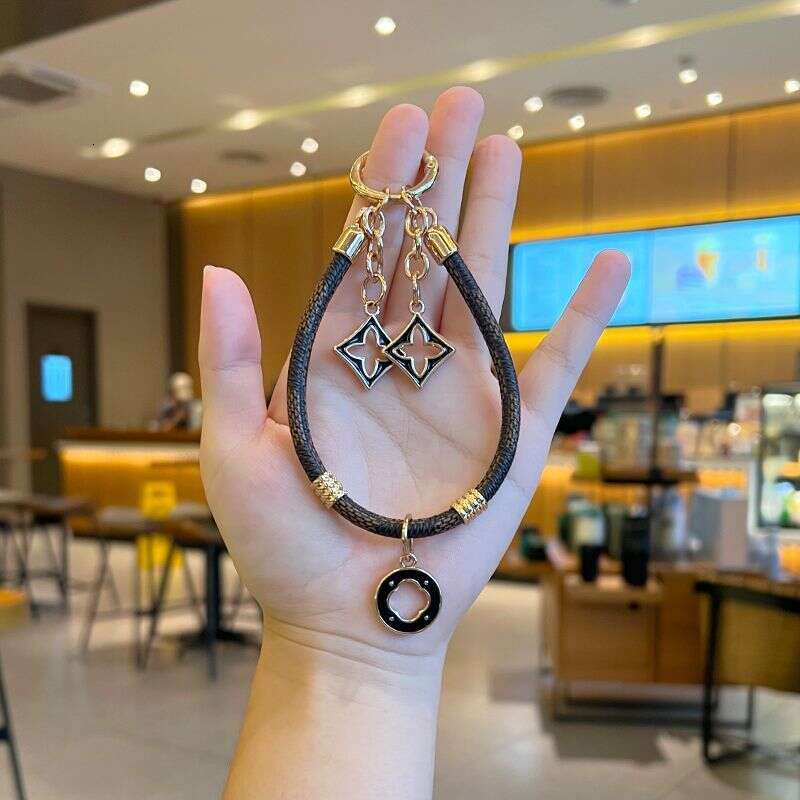 Keychain New High-End Sense Presbyopic Leather Light Luxury Gold Fashion Personality Temperament Mobile Phone Pendant Chain Car Keychain