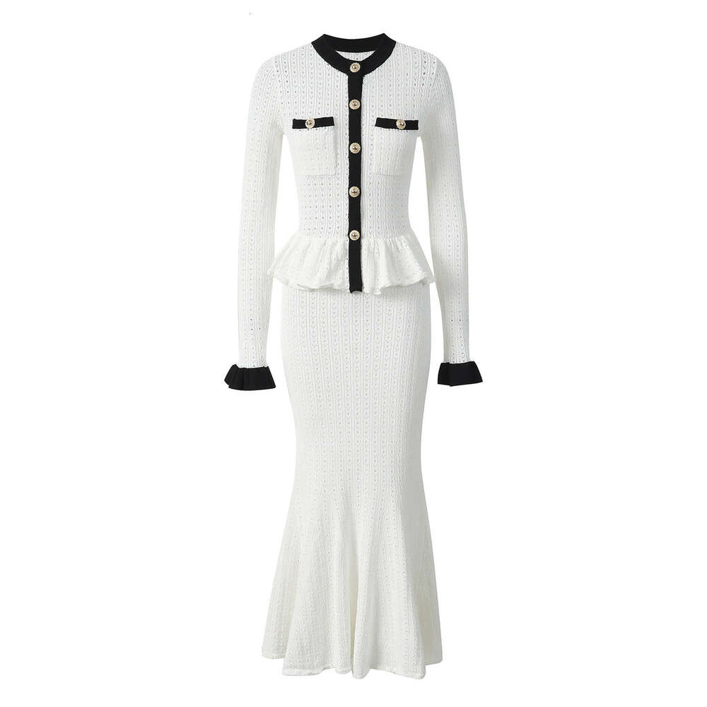 2026 Autumn New Designer Black k30 and White Contrast Elegant Round Neck Single breasted Long sleeved Knitted Women's Dress