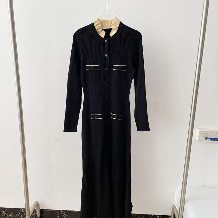 2026 Autumn Designer French Elegant k30 Lace Detachable Collar Black Slimming Long Knitted Dress