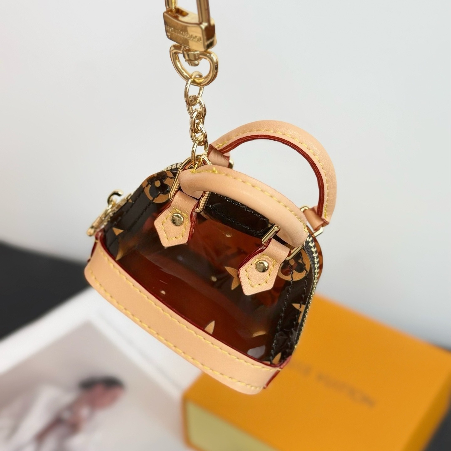 Classic Bag Charm Key Holder Keychains Leather Pendant Key Case Purse Mini Bag Charm Car Keychain for Men Women Gift
