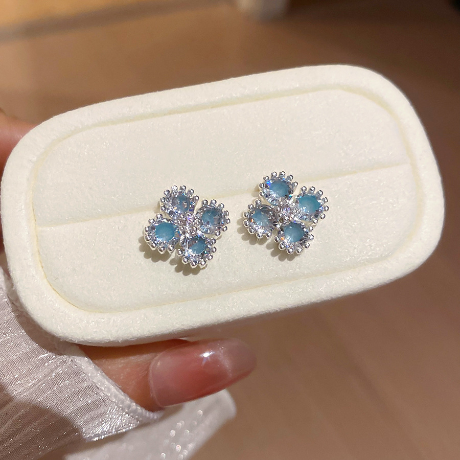 Luxury Zircon silver Clover Earrings, Fashionable Elegant, High-end and Extremely Attractive, Non-Pierced Niche Ear Clips - view 7