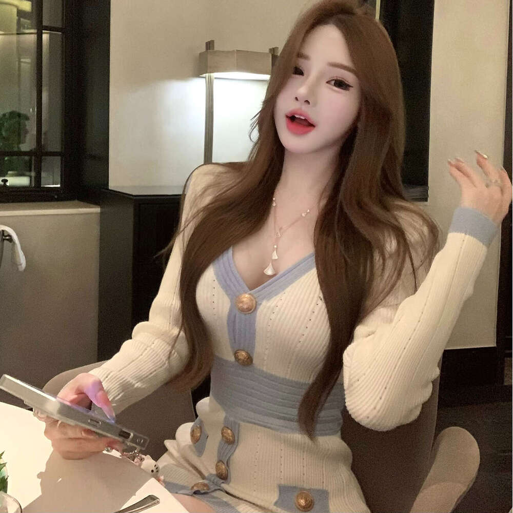 European and American designer blue V-neck knitted long sleeved women's autumn g20 new style French elegant slim fit women's dress