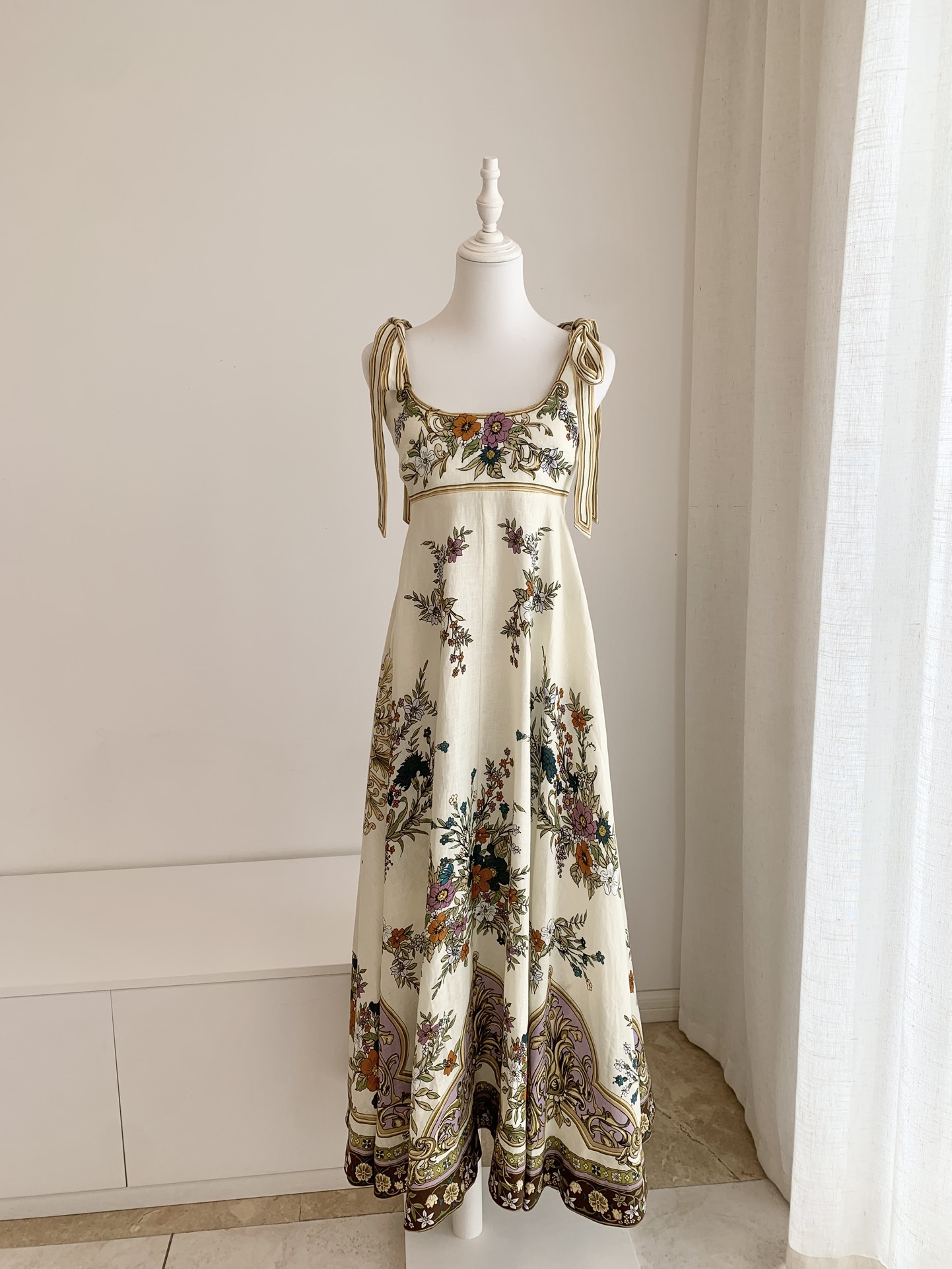 Australian niche U-neck vintage floral high-waisted elastic Bohemian casual resort big-flare strap dress for women