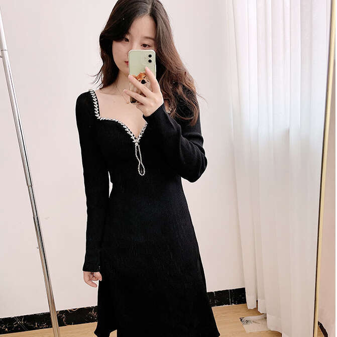 2026 Autumn New Designer Heavy duty Embroidered Crystal Decorative k30 Low Neck Waist Long Sleeve Knitted Dress