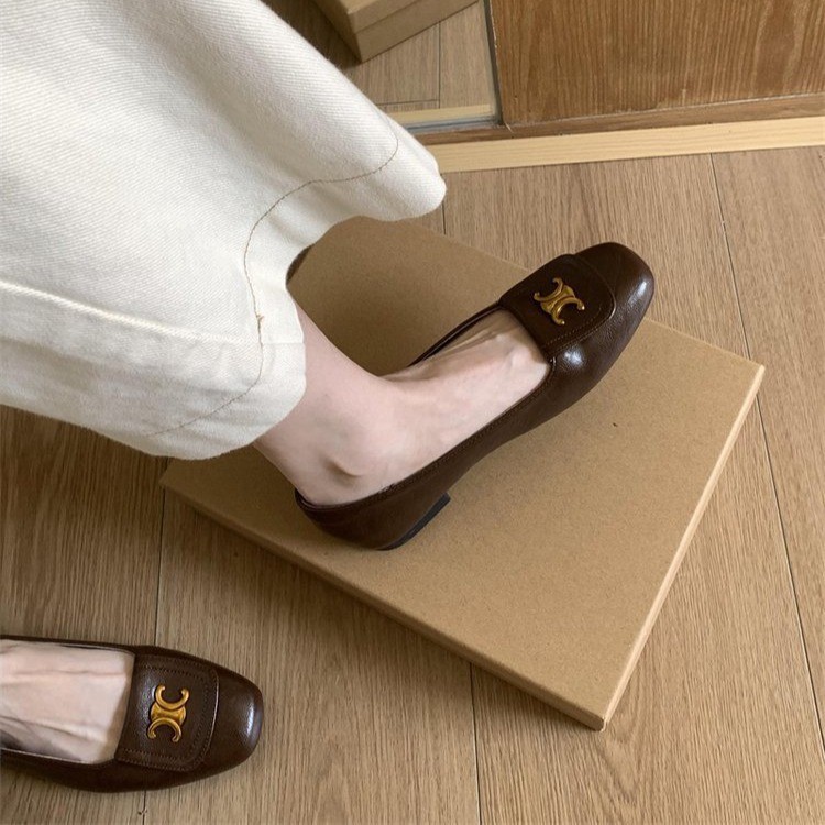 New free shipping designer shoes for womens flat shoes beige black red brown Fashionable and versatile French metal buckle flats