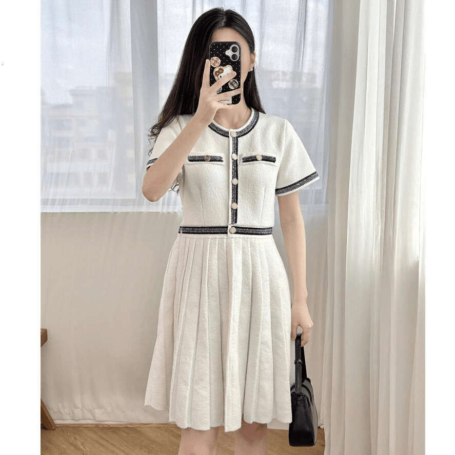 2026 Spring/Summer New Designer French Elegant Slimming Single breasted Knitted s4 Women's Dress