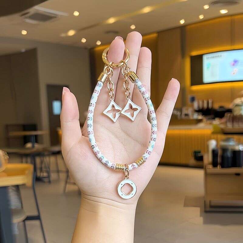 Keychain New High-End Sense Presbyopic Leather Light Luxury Gold Fashion Personality Temperament Mobile Phone Pendant Chain Car Keychain