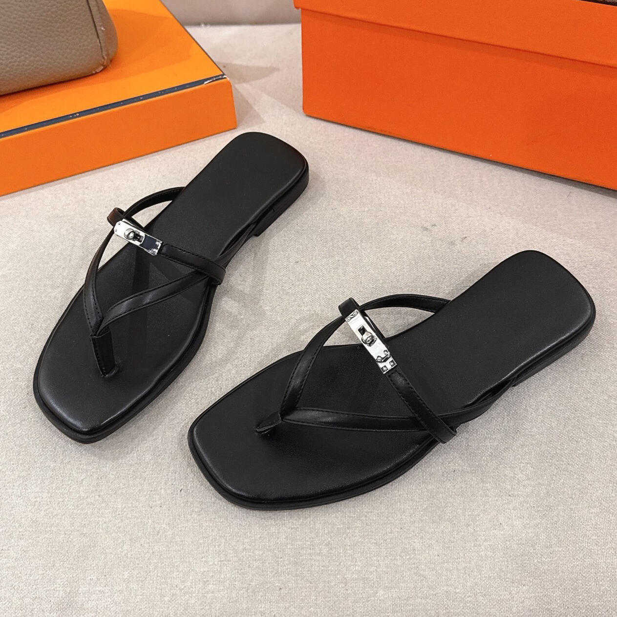 Top Luxury Women Miss Beach Slippers Calfskin Leather Sandals Shoes Palladium-plated Slide Flats Lady Flip Flop Slip On Casual Walking EUR35-43 001