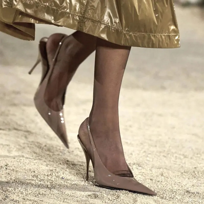 2026 Spring and Summer Simple Pointed Back Hollow Sandals European and American Fashion Versatile Banquet Womens Shoes 260316