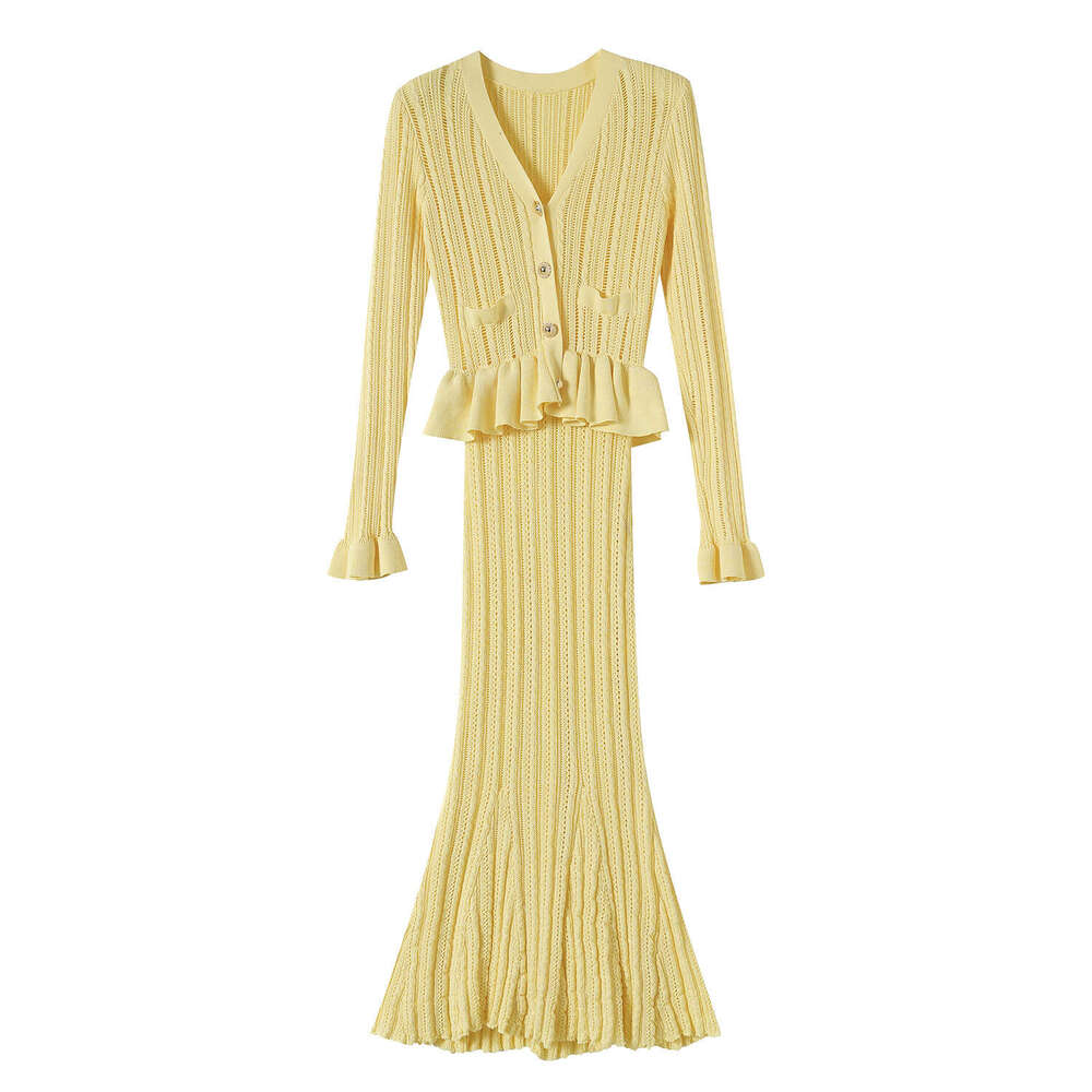 2026 autumn k30 new designer cream yellow elegant two-piece V-neck knitted long sleeved dress with fishtail skirt