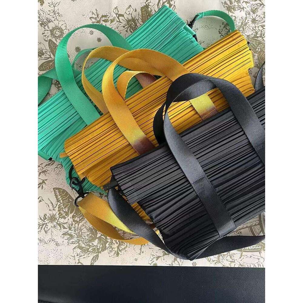 Alligator PU Boston Shoulder and Crossbody Bags Solid Hasp Unique Sense of y Handbags for Women Fashion 240824 4