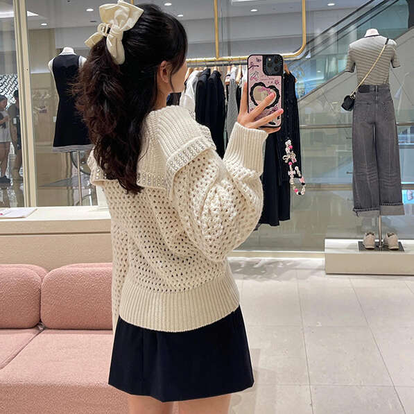 2026 Autumn New Designer French Style Young, Sweet, and Soft Collar Beaded Hollow Knitted k30 Women's Top