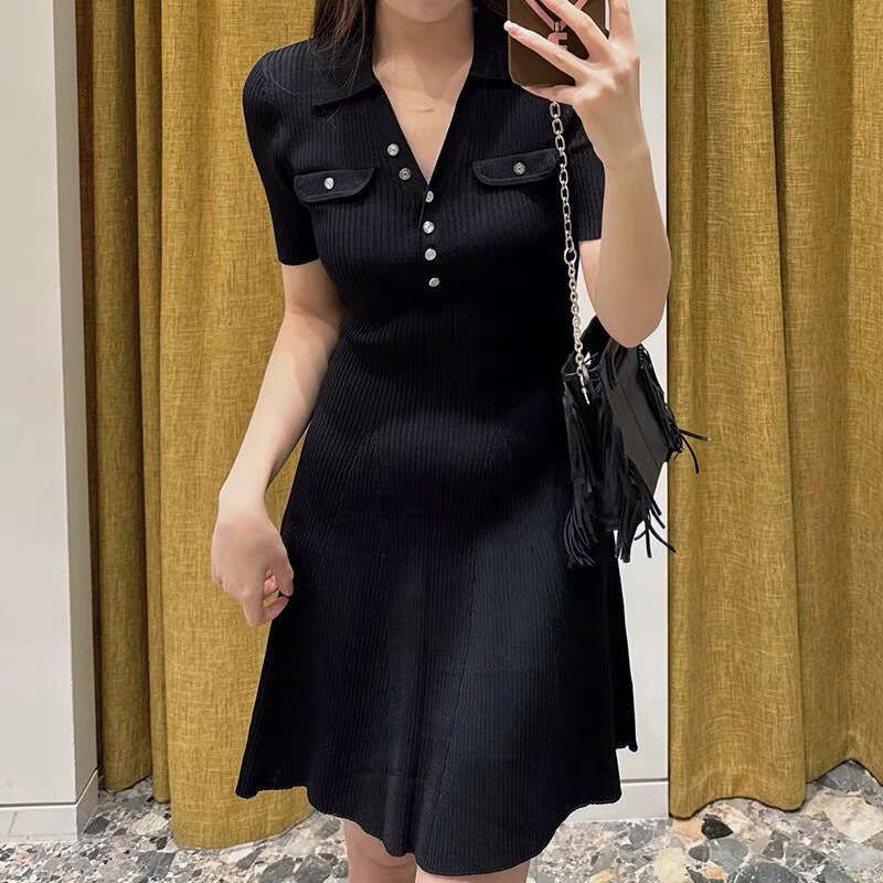 2026 Spring New Designer Women's Elegant V-neck k30 Slim Knitted Short Skirt Small Black Skirt
