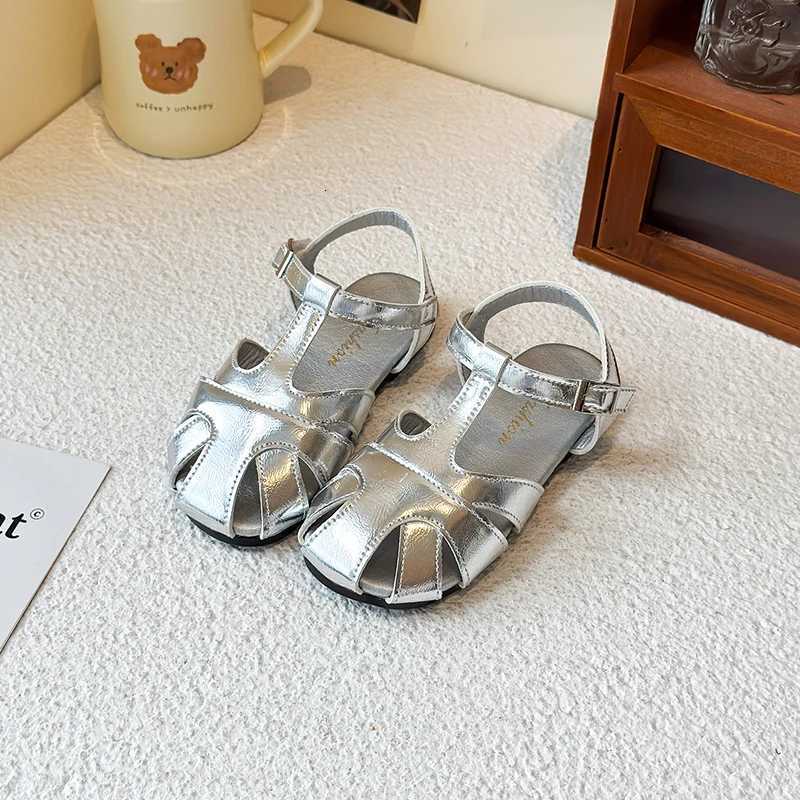 Kids Leather Cage Sandals for Girls 2025 Summer New Toddler Beach Shoes Non-slip Princess Elegant Retro Kid Garden Wedding FlatsT260321