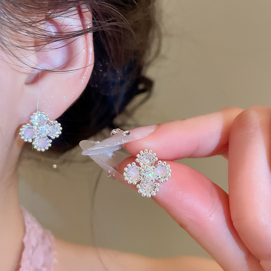 Luxury Zircon silver Clover Earrings, Fashionable Elegant, High-end and Extremely Attractive, Non-Pierced Niche Ear Clips - view 4