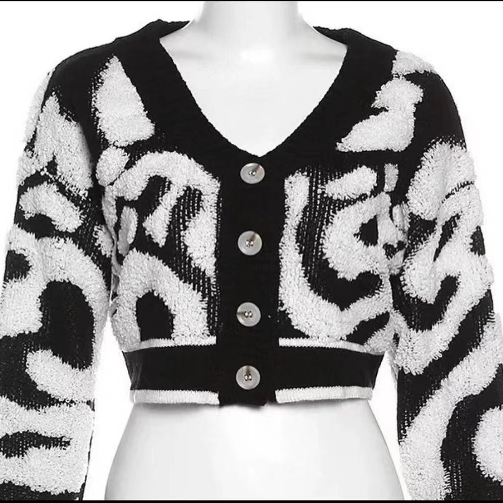 Luxury Brand Designer Clothes 2025 New Autumn Fashion Sweet Color Block Low-Cut V-Neck Button High-Waist Slim Knitted Top For Women