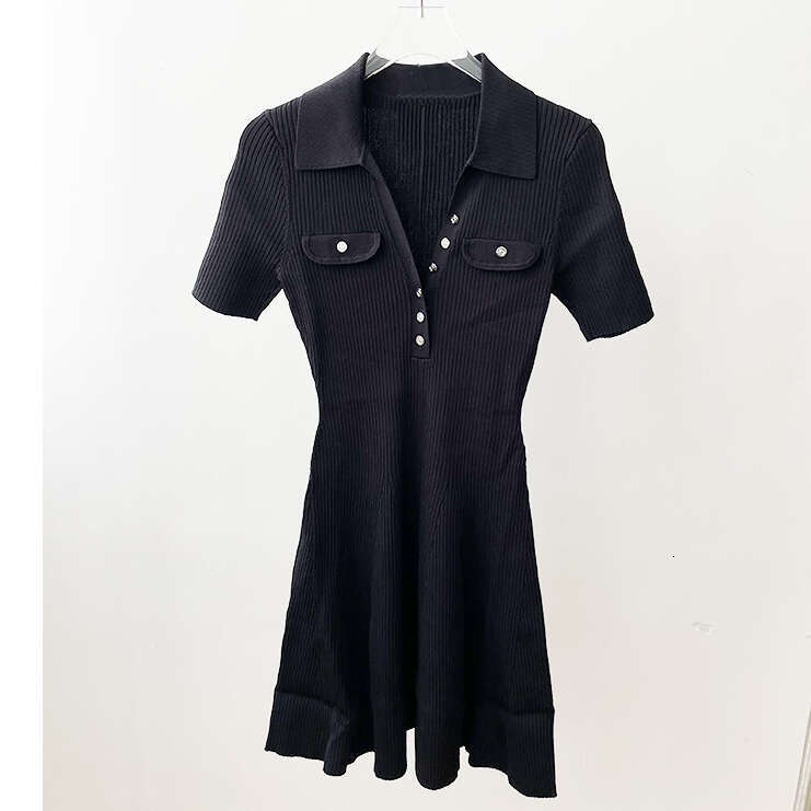 2026 Spring New Designer Women's Elegant V-neck k30 Slim Knitted Short Skirt Small Black Skirt