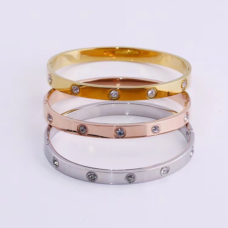 popular non-fading exquisite trendy bracelet with an ins-style fashion design. Luxurious and sophisticated titanium steel women's jewelry
