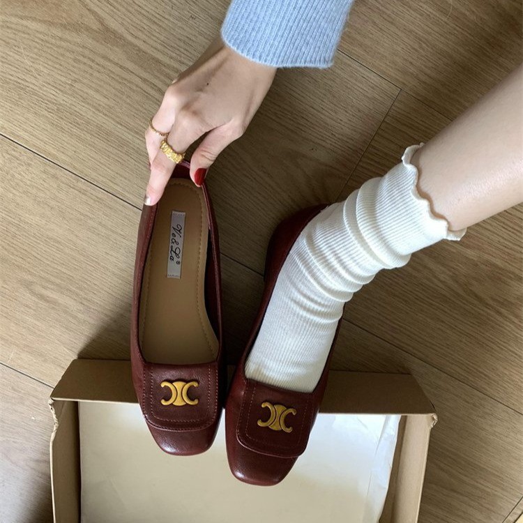 New free shipping designer shoes for womens flat shoes beige black red brown Fashionable and versatile French metal buckle flats