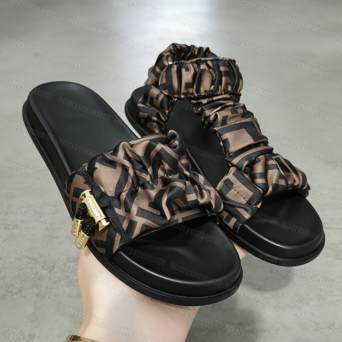 Designer Summer Slides Sandals For Women Fashion Classic Strap Buckle Flat Leather Canvas Letter Print Rubber Slippers Beach Shoes Size 35-44