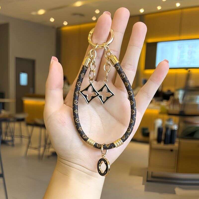 Keychain New High-End Sense Presbyopic Leather Light Luxury Gold Fashion Personality Temperament Mobile Phone Pendant Chain Car Keychain
