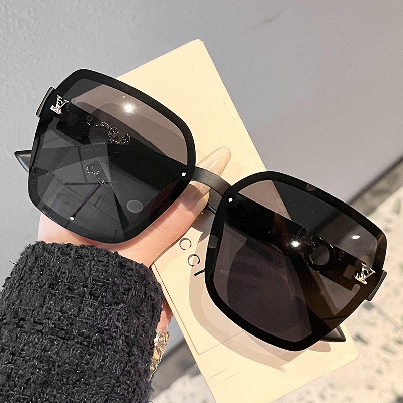 2026 summer hot casual fashion pearl versatile designer sunglasses classic luxury sunshade sunglasses for women