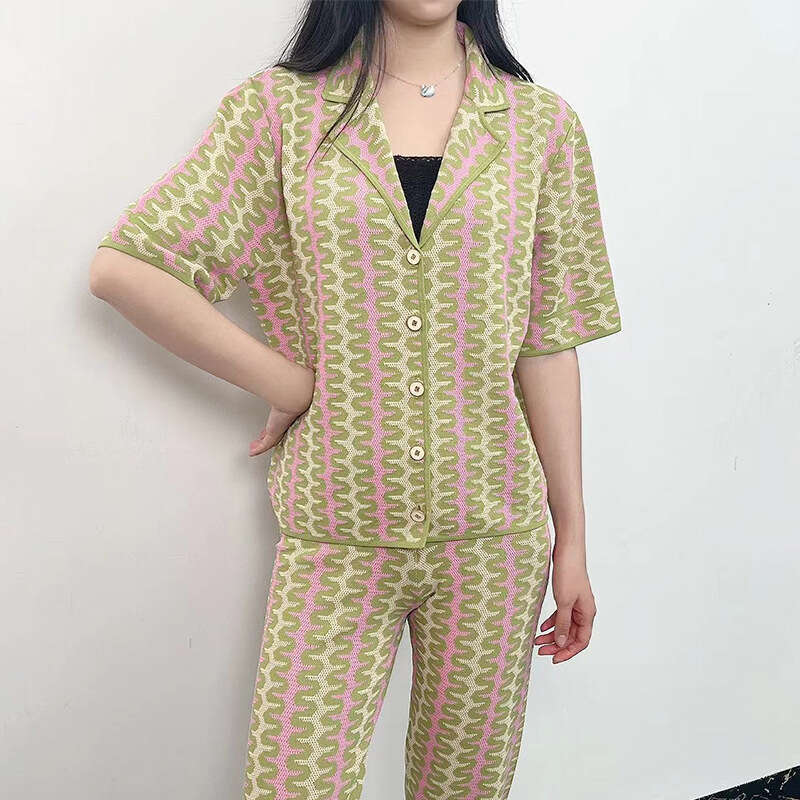 2026 summer new designer French collar shirt, short sleeved knitted top, patterned k30 flared pants for women