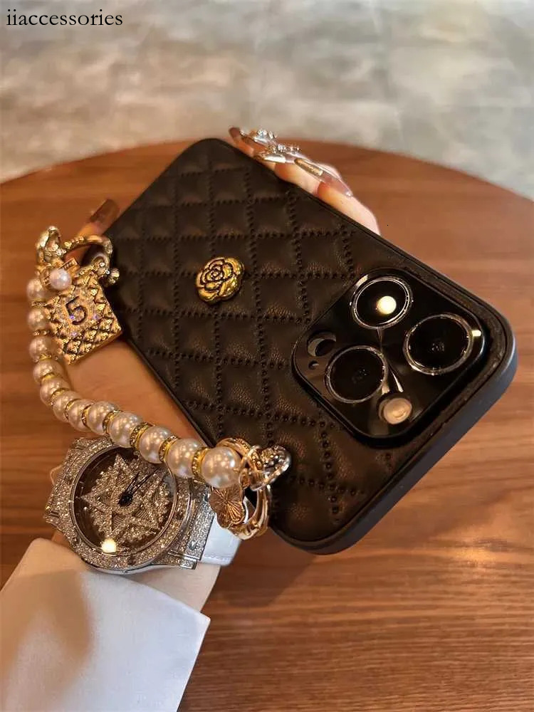 luxury High Quality Luxurious Phone Case 17 16 15 13 11 3D Camellia Cover With Chain For iPhone 16 Pro Max